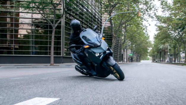 Νέο Yamaha XMAX 300: Πλήρως επανασχεδιασμένο με οθόνη 4,3 ιντσών 